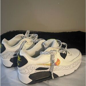 Nike Air Max 90 size 4